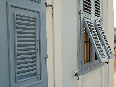 Fensterladen (Klappladen, Schlagladen, Faltladen, Schiebeladen)